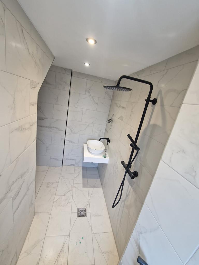 Shower wet room in white marble installed by Prima Construction